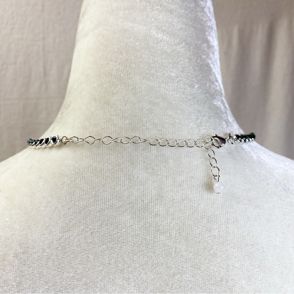 Green bezel set rhinestone silver tone necklace - Picture 3 of 8